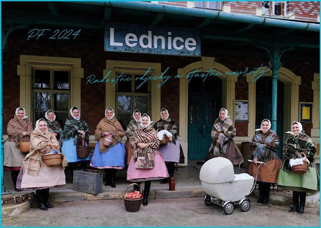 Ubytovani Nad Sklipkem Valtice Exterior foto