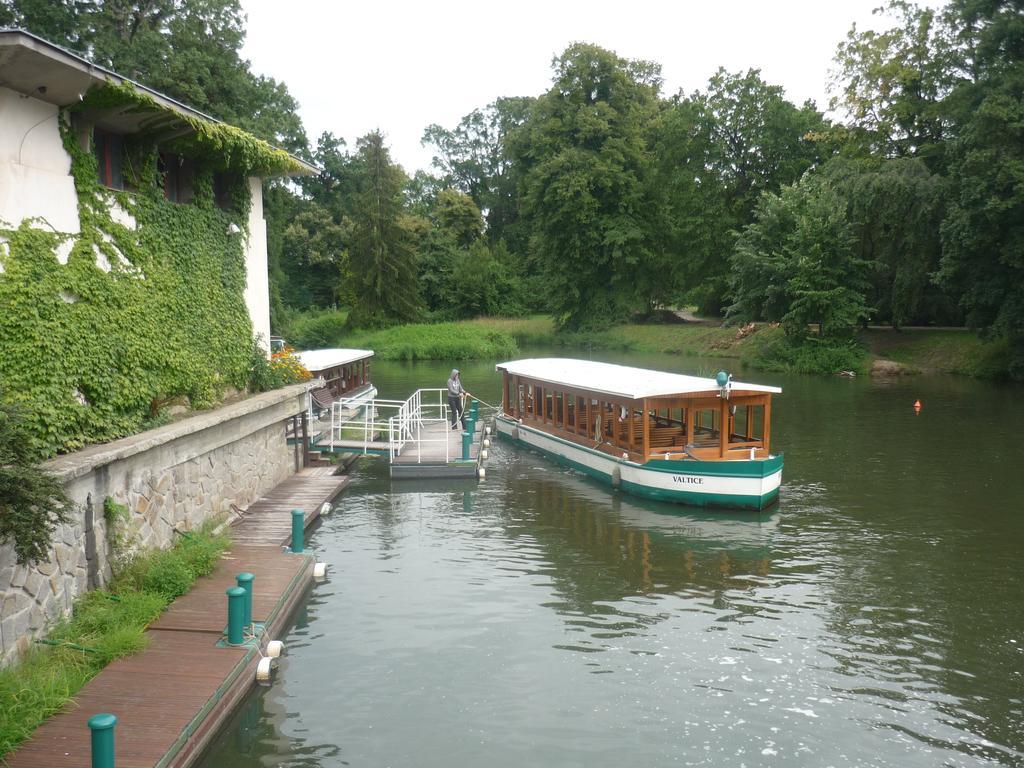 Ubytovani Nad Sklipkem Valtice Exterior foto