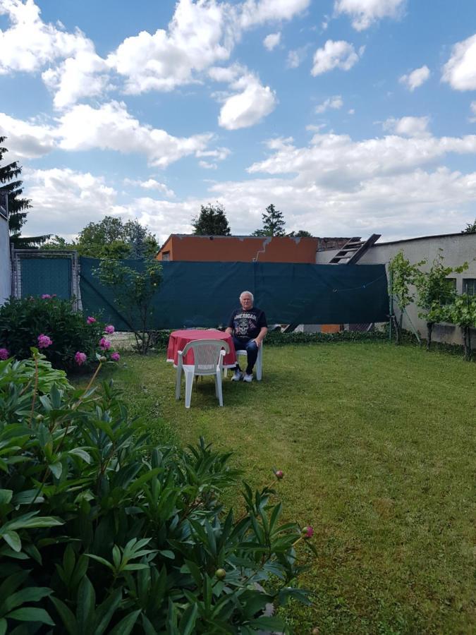 Ubytovani Nad Sklipkem Valtice Exterior foto